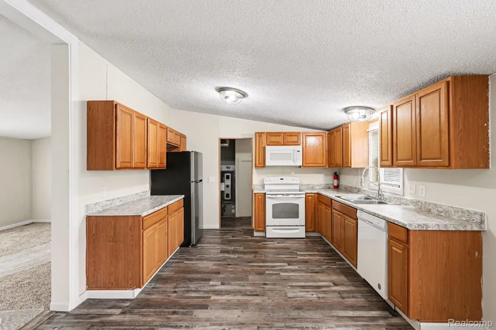 4281 Louie Ln North Branch Village, MI 48461