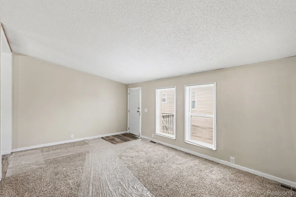 4281 Louie Ln North Branch Village, MI 48461