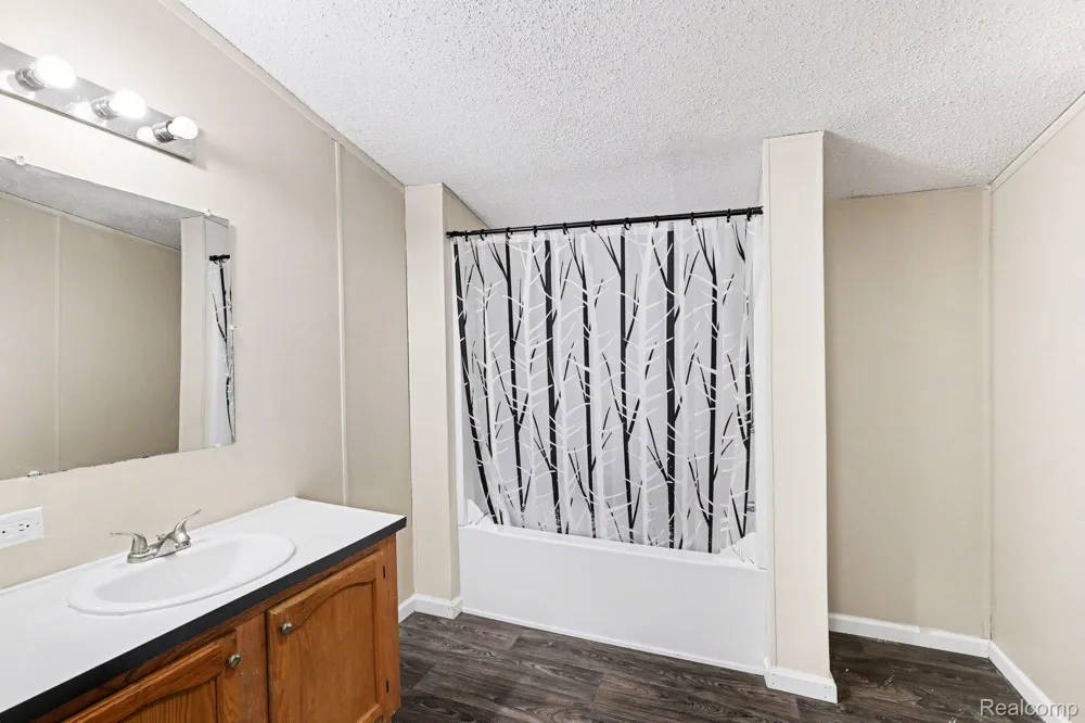 4281 Louie Ln North Branch Village, MI 48461
