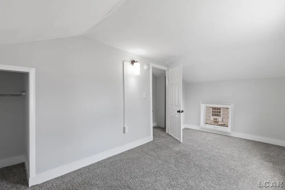 206 Ormsby Street Adrian City, MI 49221