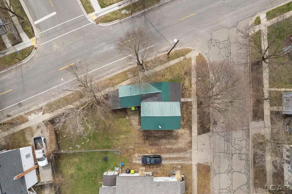 206 Ormsby Street Adrian City, MI 49221