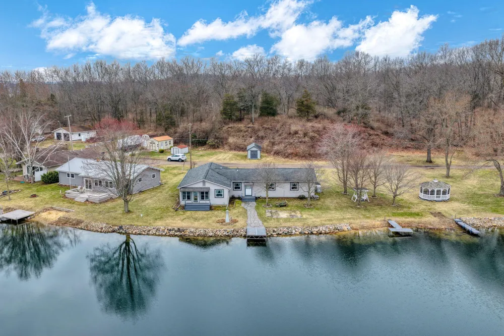 228 Oak Grove Drive Cambridge Township, MI 49230