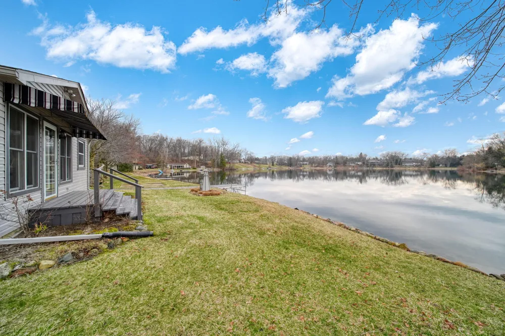 228 Oak Grove Drive Cambridge Township, MI 49230