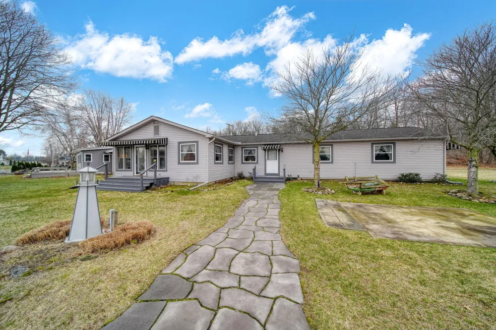 228 Oak Grove Drive Cambridge Township, MI 49230