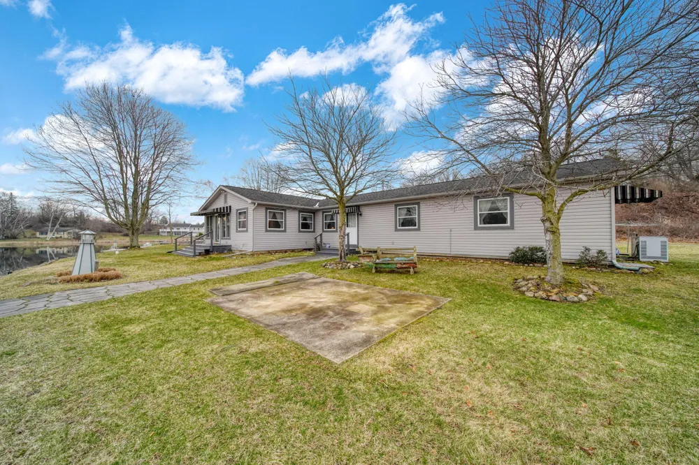 228 Oak Grove Drive Cambridge Township, MI 49230