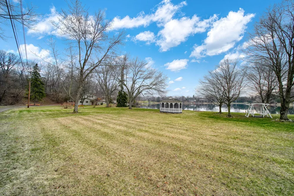 228 Oak Grove Drive Cambridge Township, MI 49230