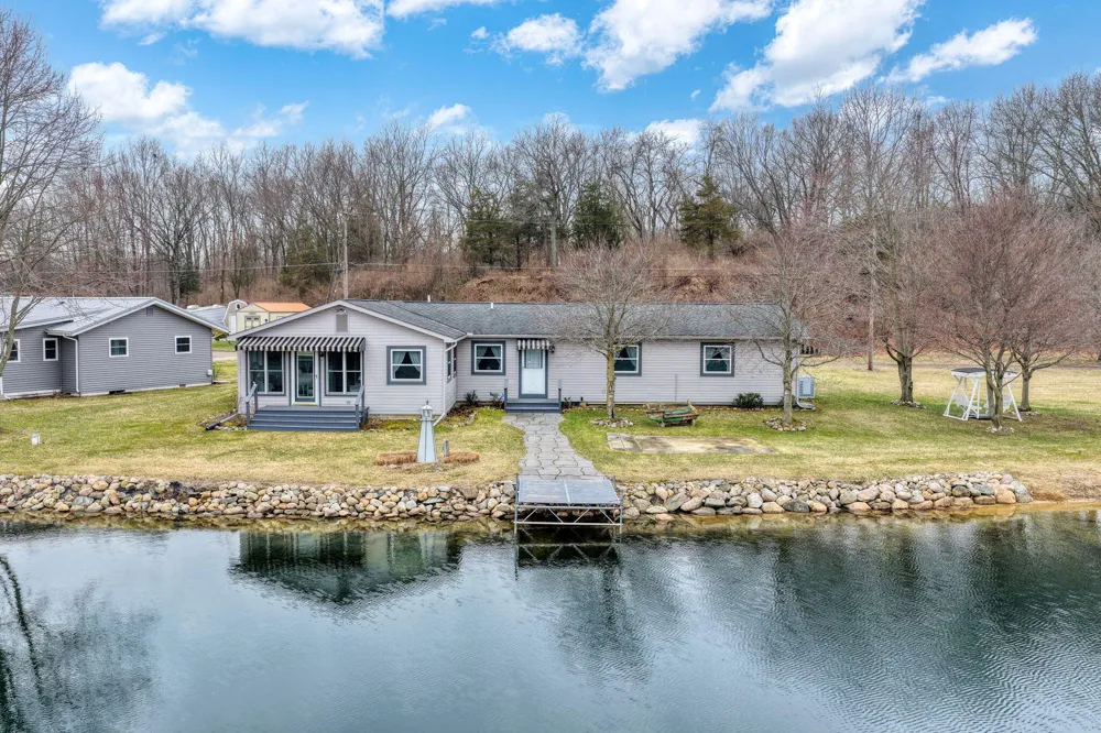 228 Oak Grove Drive Cambridge Township, MI 49230
