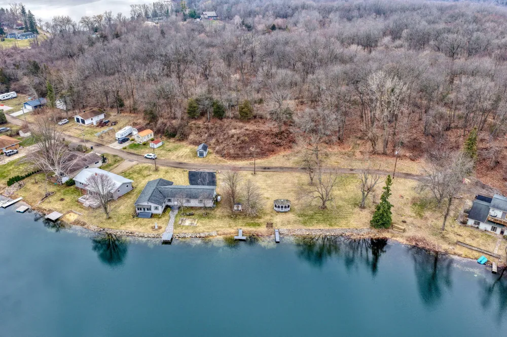 228 Oak Grove Drive Cambridge Township, MI 49230