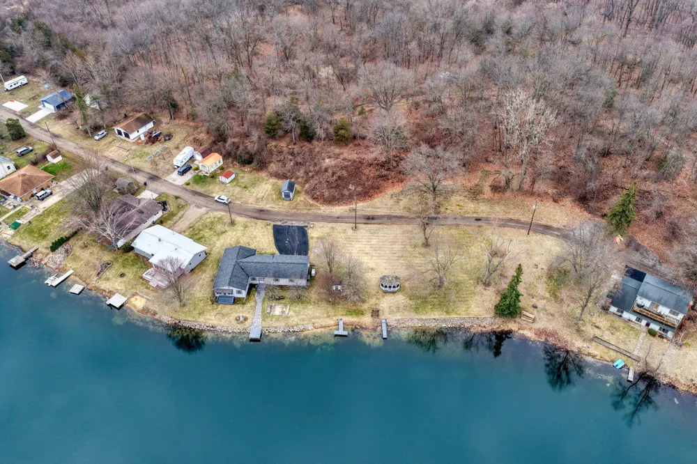 228 Oak Grove Drive Cambridge Township, MI 49230