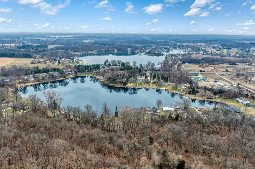 228 Oak Grove Drive Cambridge Township, MI 49230