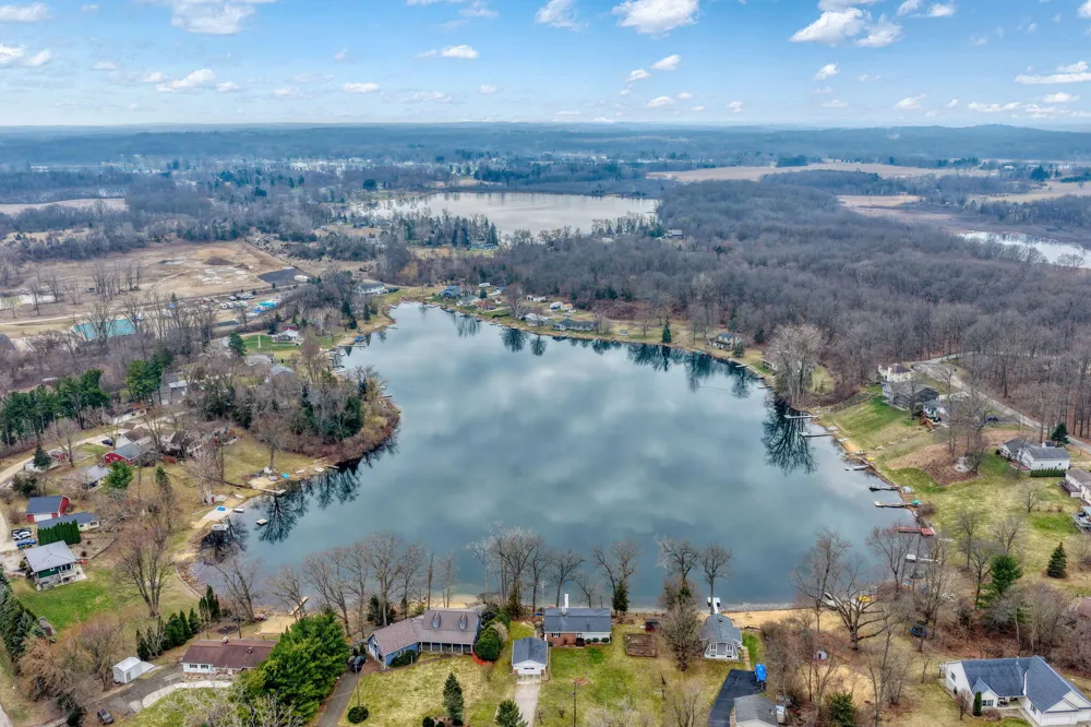 228 Oak Grove Drive Cambridge Township, MI 49230