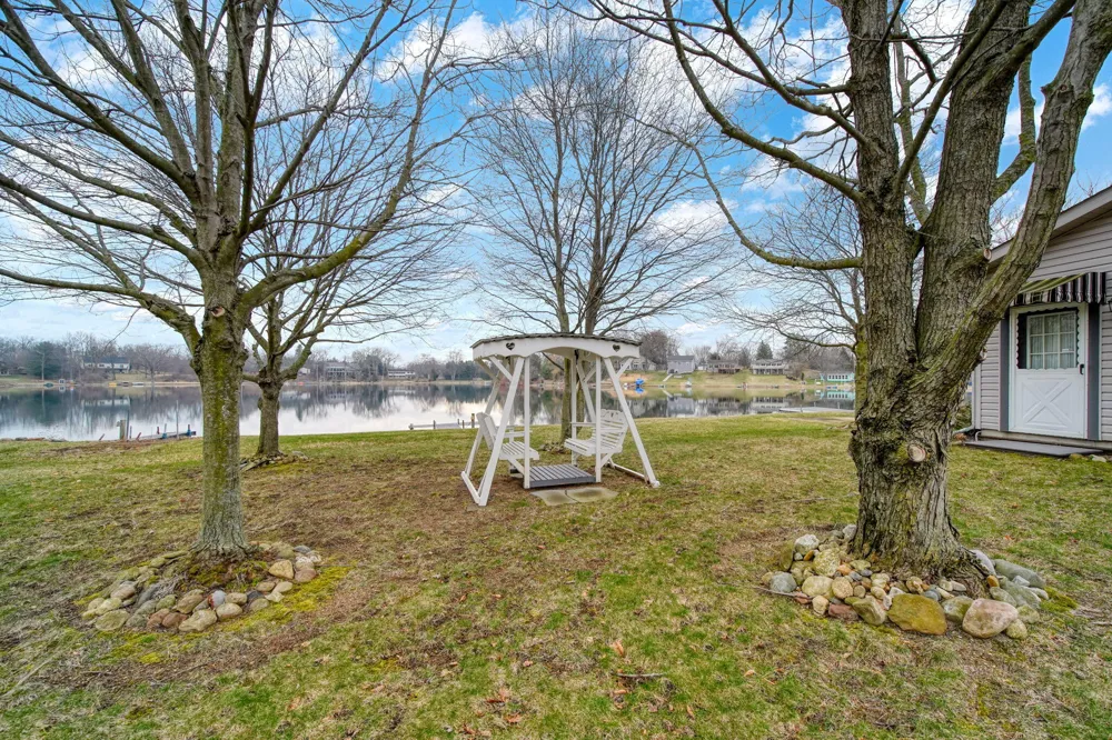 228 Oak Grove Drive Cambridge Township, MI 49230
