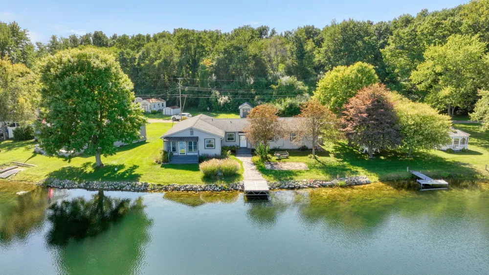 228 Oak Grove Drive Cambridge Township, MI 49230