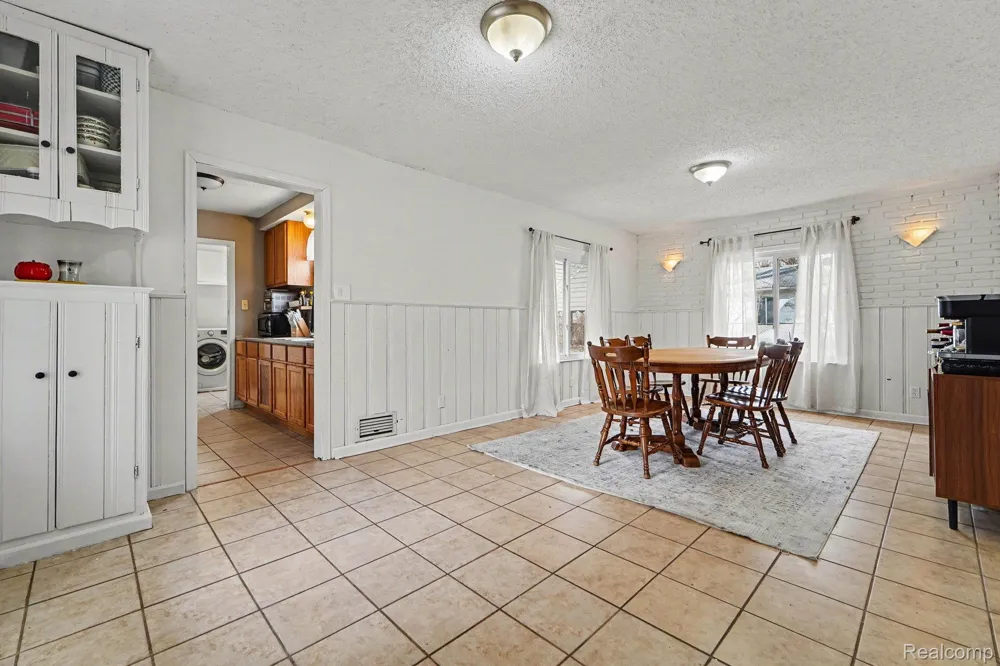 20620 Westhampton Avenue Southfield City, MI 48075