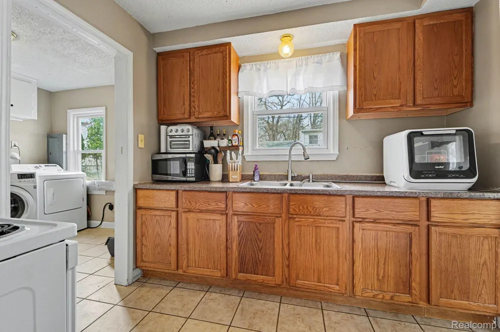 20620 Westhampton Avenue Southfield City, MI 48075