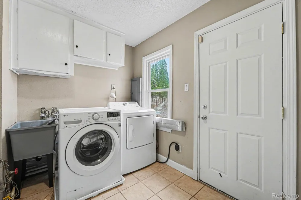 20620 Westhampton Avenue Southfield City, MI 48075