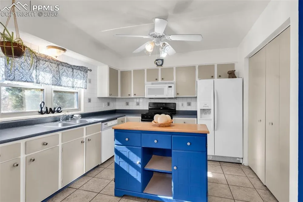 5796 Reef Place Colorado City, CO 81019