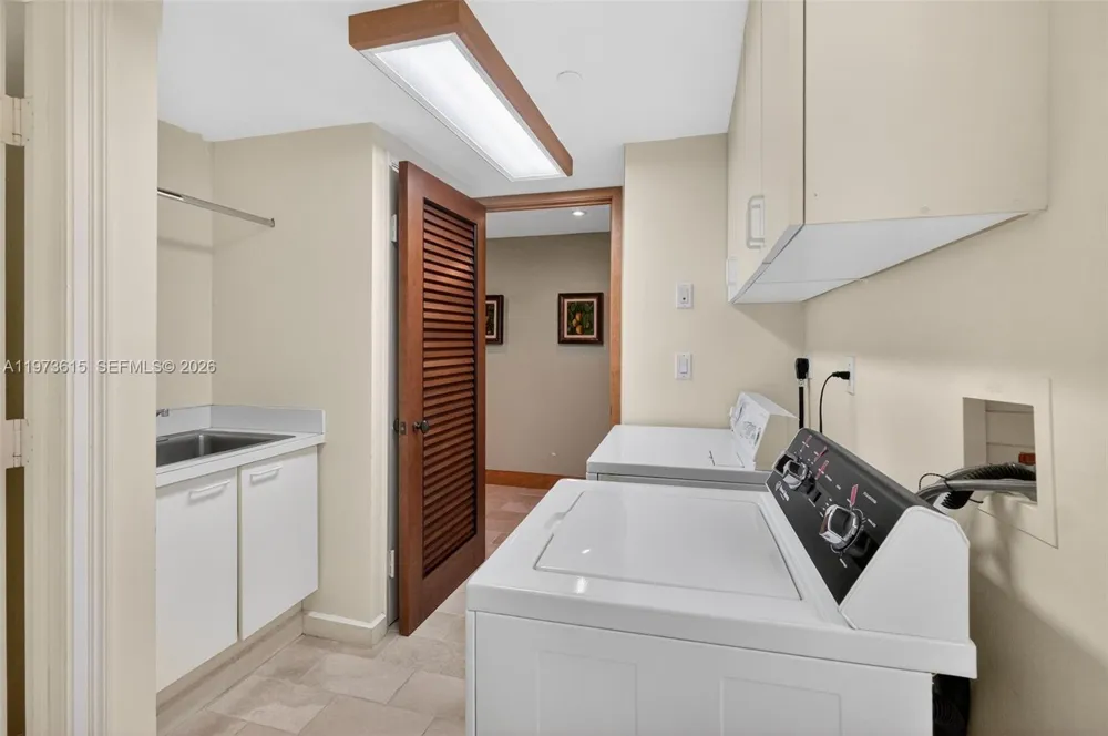 430 Grand Bay Dr #801 Key Biscayne, FL 33149