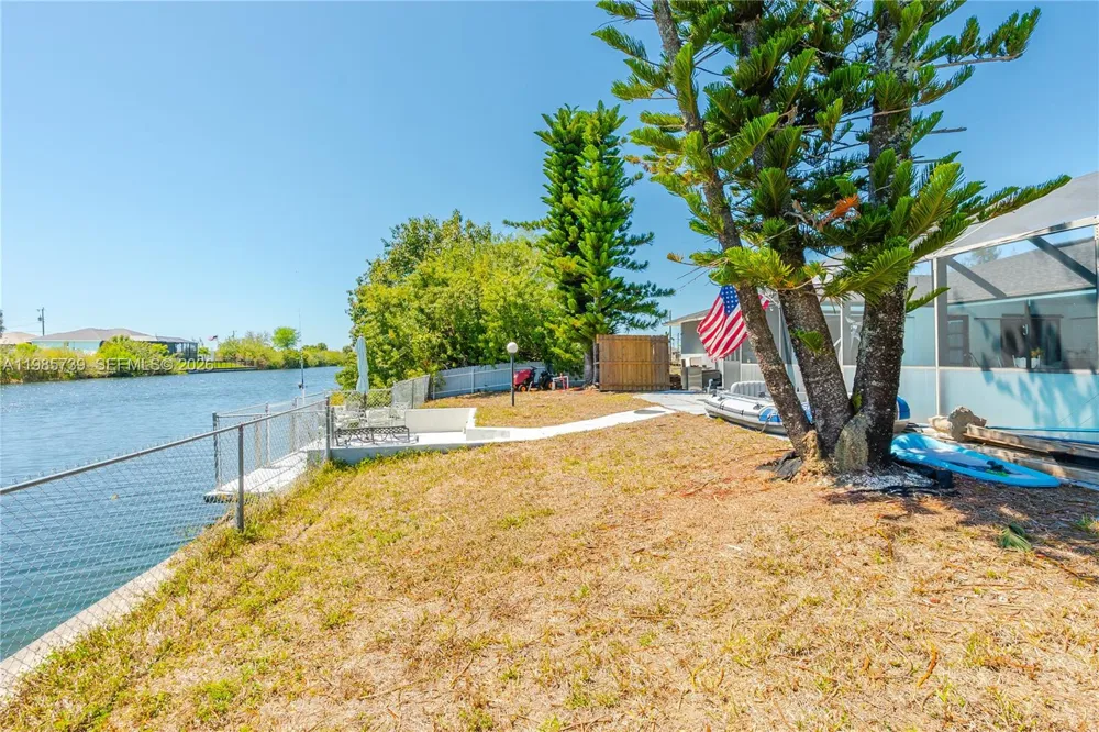 2908 NW 9TH TER Cape Coral, FL 33993