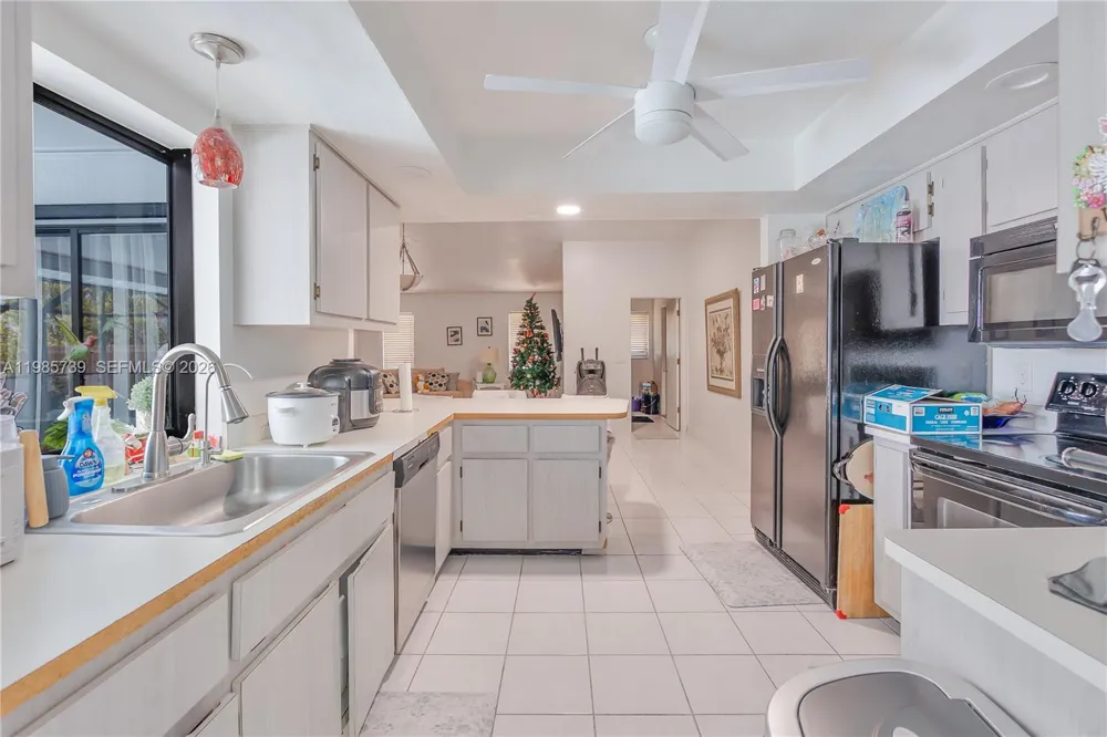 2908 NW 9TH TER Cape Coral, FL 33993