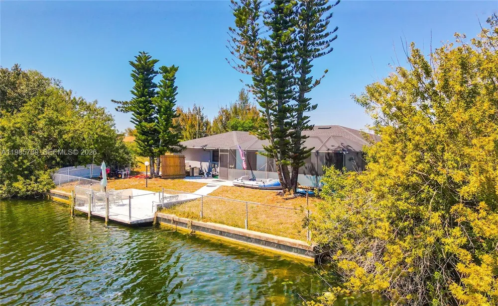 2908 NW 9TH TER Cape Coral, FL 33993