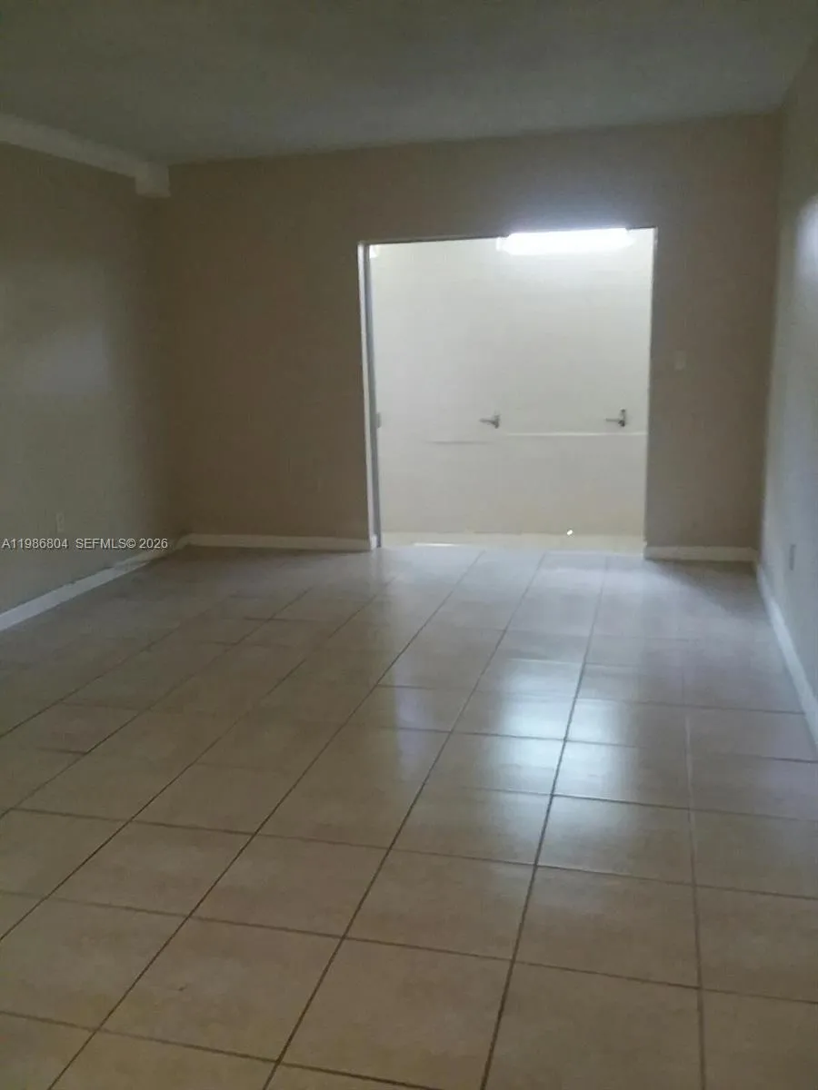 140 Royal Palm Rd #107 Hialeah Gardens, FL 33016