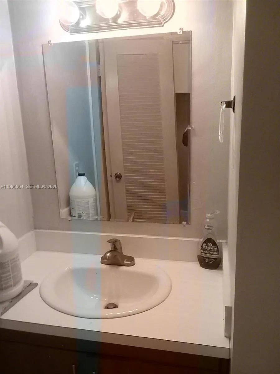 140 Royal Palm Rd #107 Hialeah Gardens, FL 33016