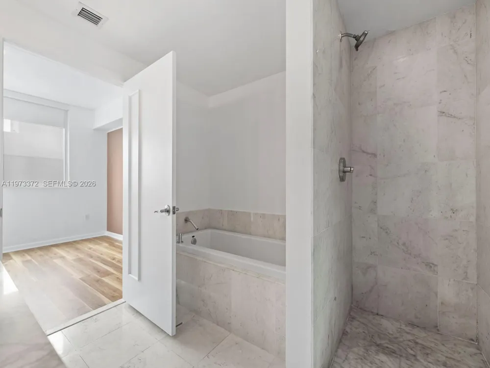 253 NE 2nd St #3108 Miami, FL 33132