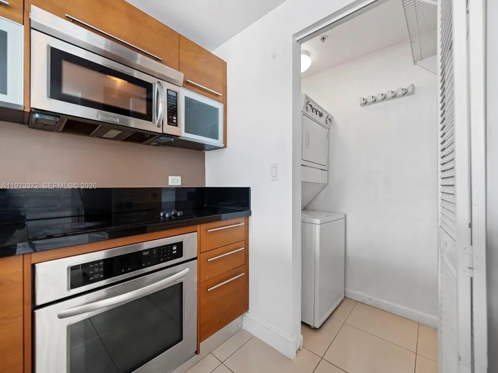 253 NE 2nd St #3108 Miami, FL 33132