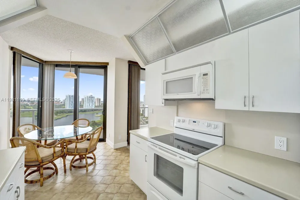 20281 E Country Club Dr #1703 Aventura, FL 33180