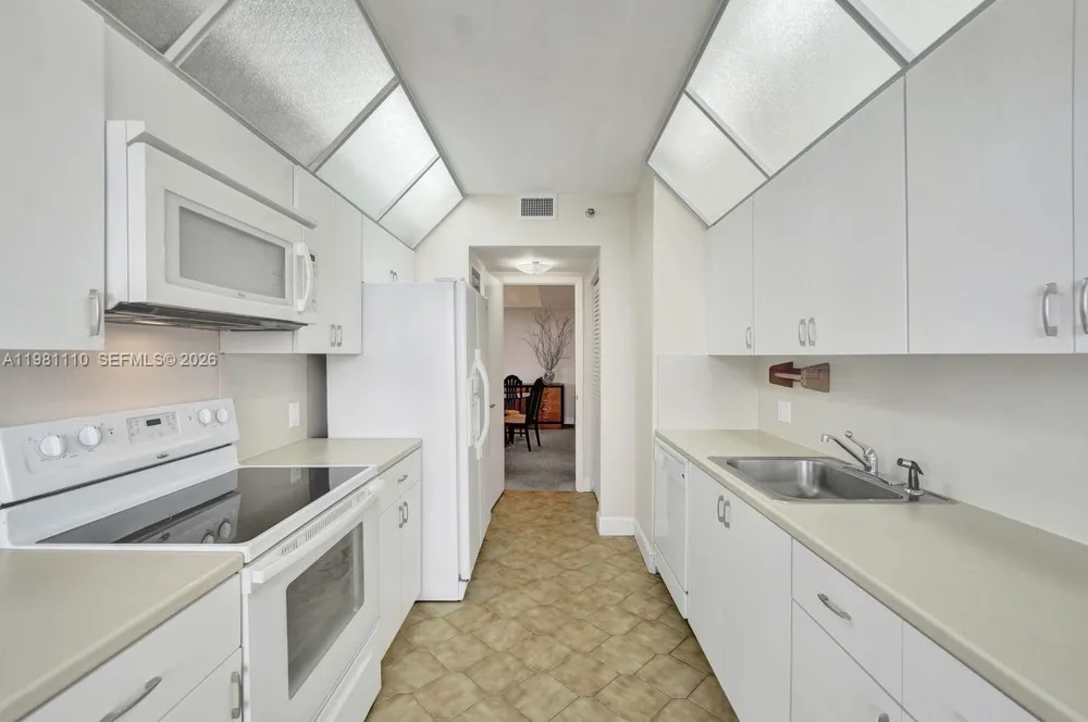 20281 E Country Club Dr #1703 Aventura, FL 33180