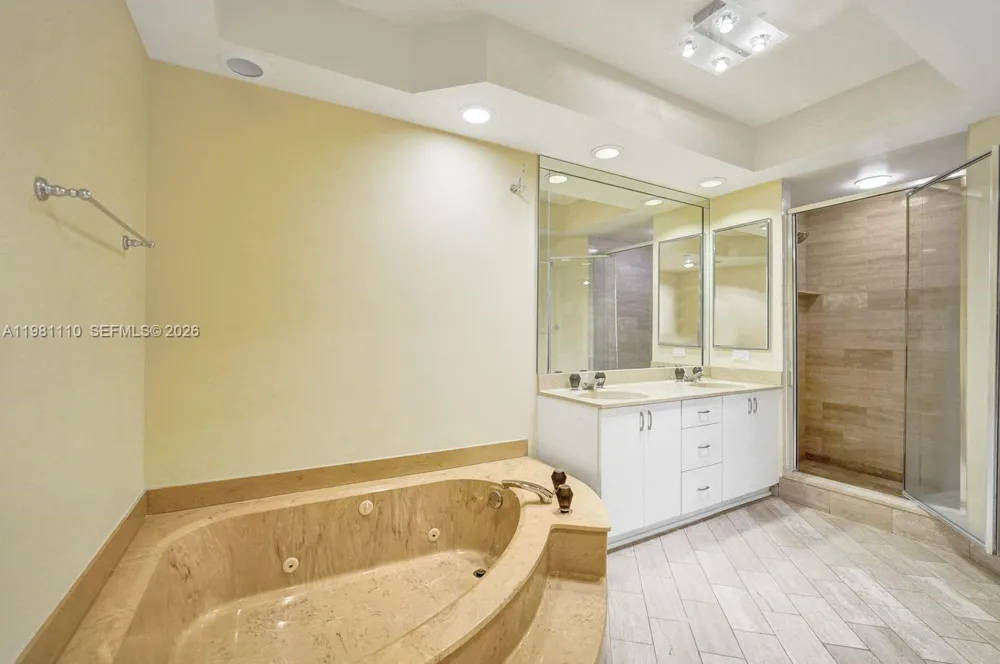 20281 E Country Club Dr #1703 Aventura, FL 33180