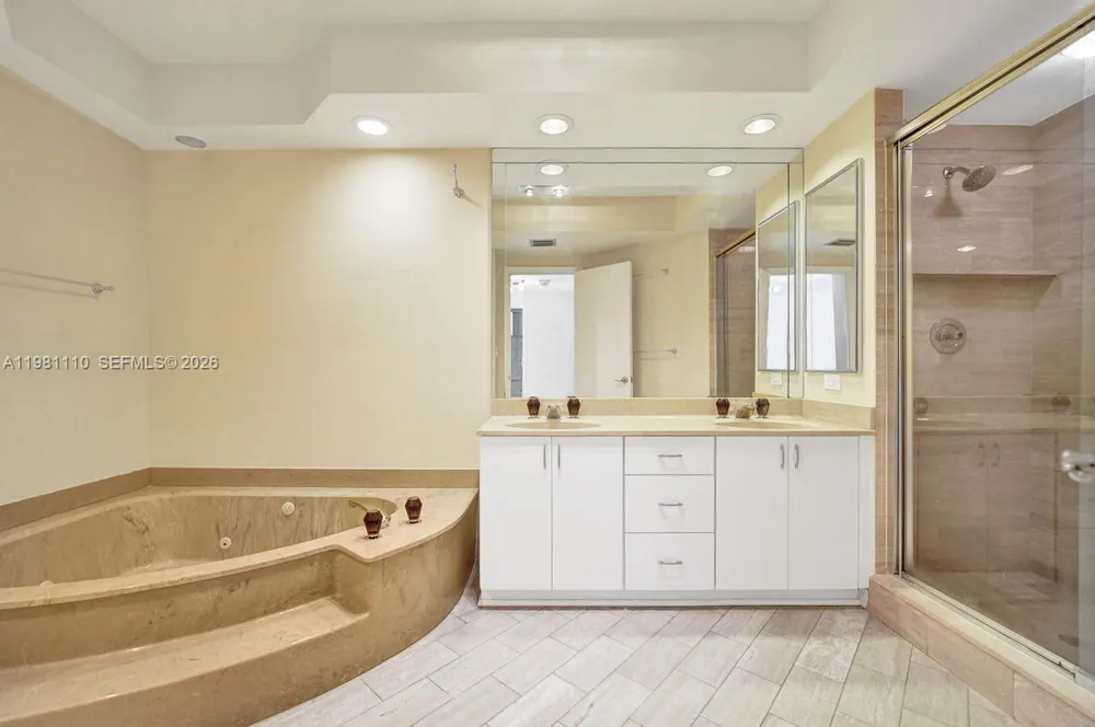20281 E Country Club Dr #1703 Aventura, FL 33180