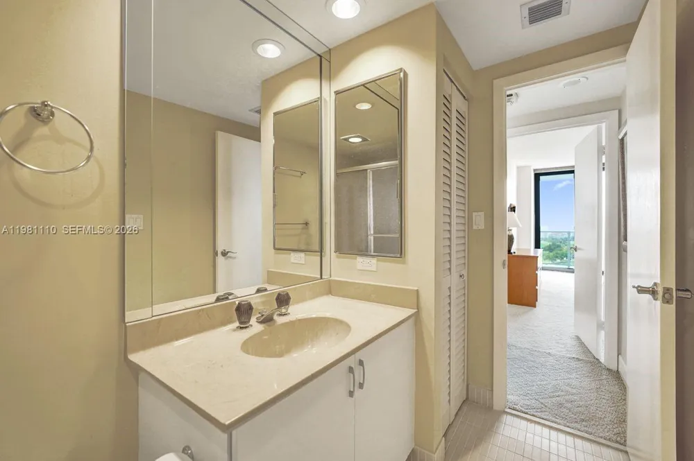 20281 E Country Club Dr #1703 Aventura, FL 33180