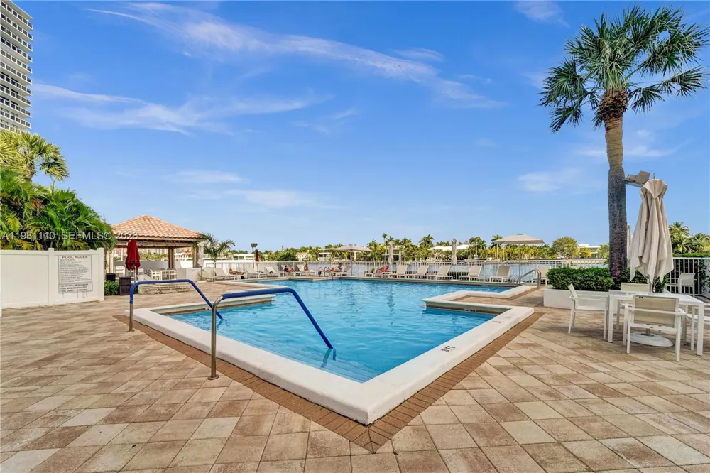 20281 E Country Club Dr #1703 Aventura, FL 33180