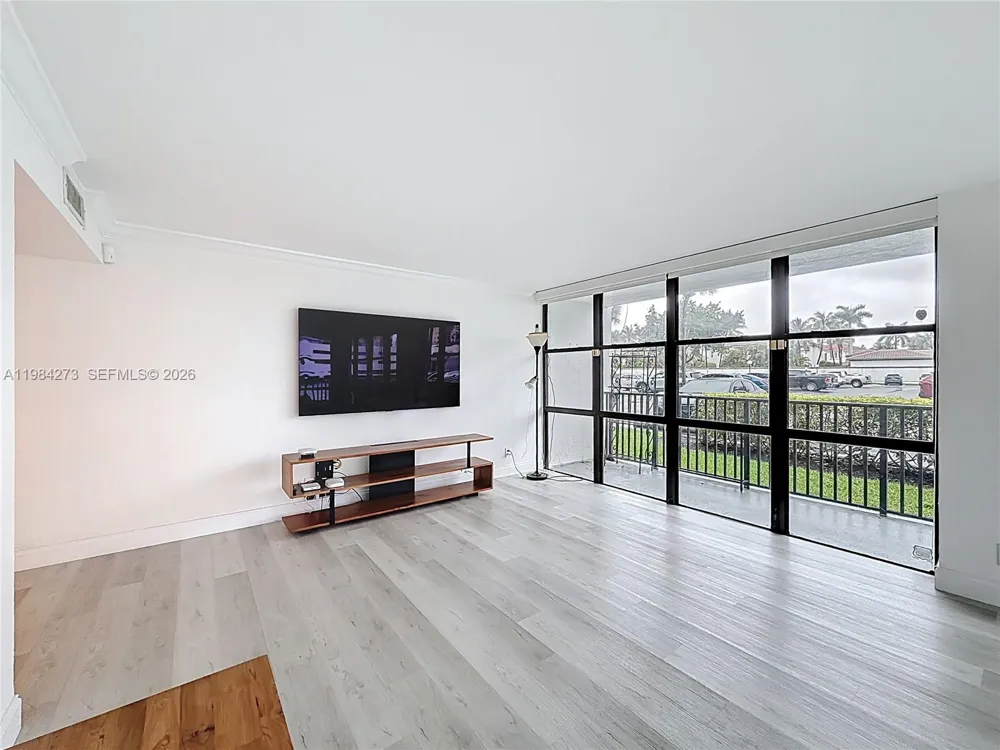 1000 Parkview Dr #121 Hallandale Beach, FL 33009