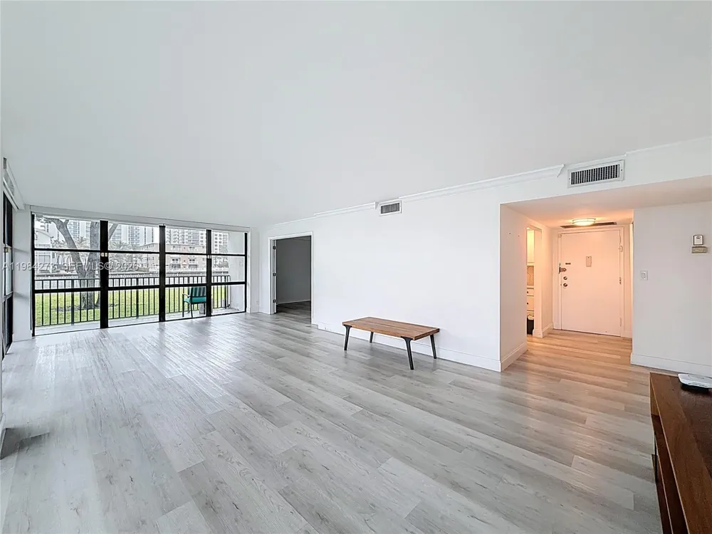 1000 Parkview Dr #121 Hallandale Beach, FL 33009