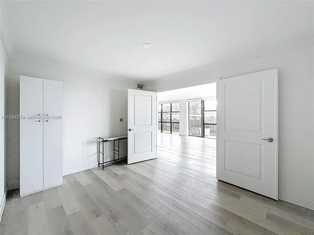 1000 Parkview Dr #121 Hallandale Beach, FL 33009