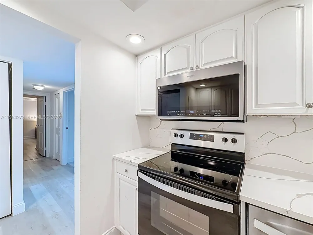 1000 Parkview Dr #121 Hallandale Beach, FL 33009