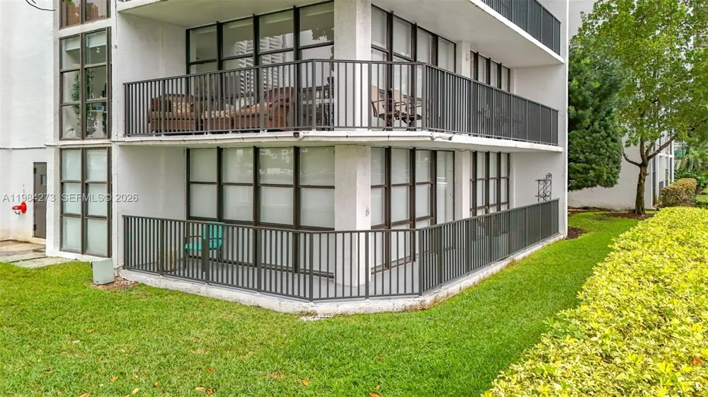 1000 Parkview Dr #121 Hallandale Beach, FL 33009