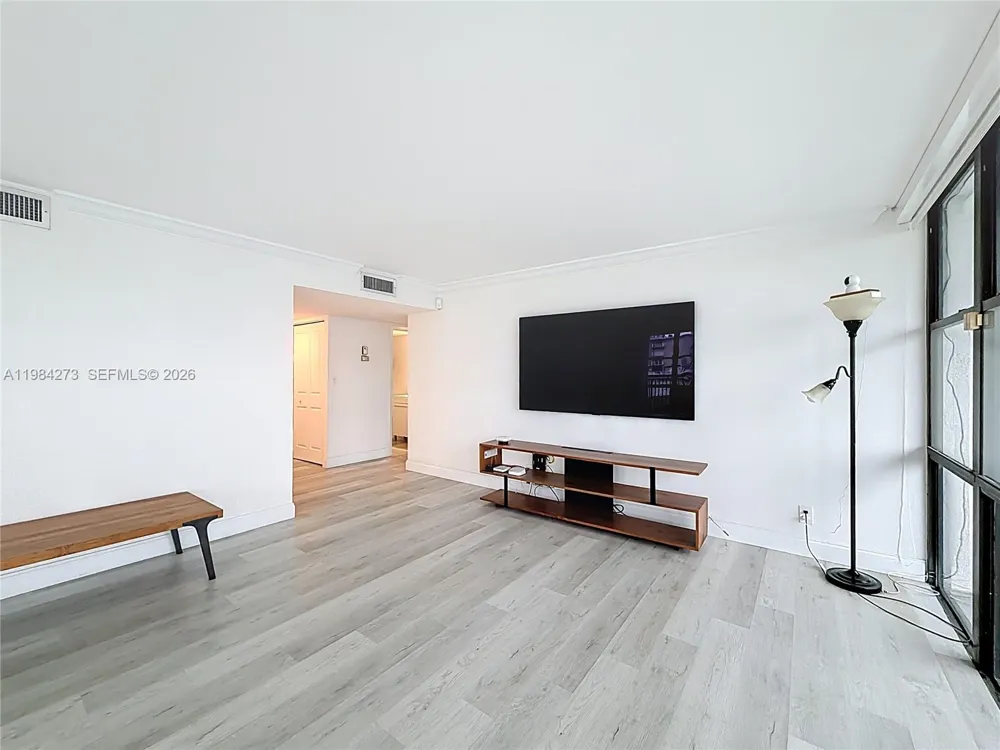 1000 Parkview Dr #121 Hallandale Beach, FL 33009