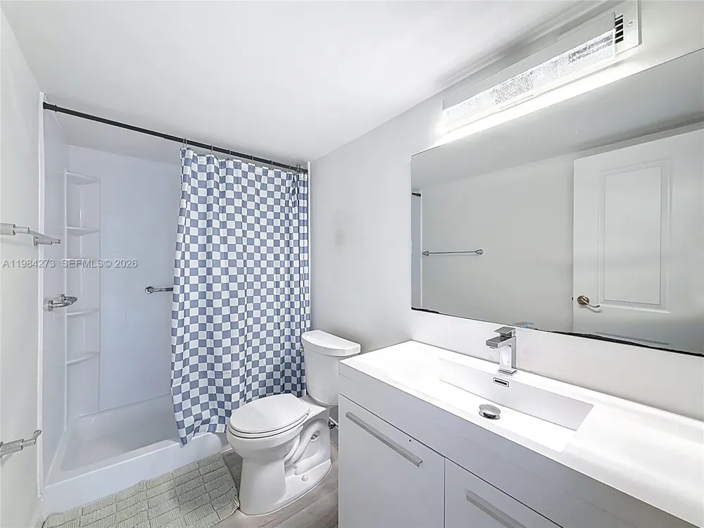 1000 Parkview Dr #121 Hallandale Beach, FL 33009