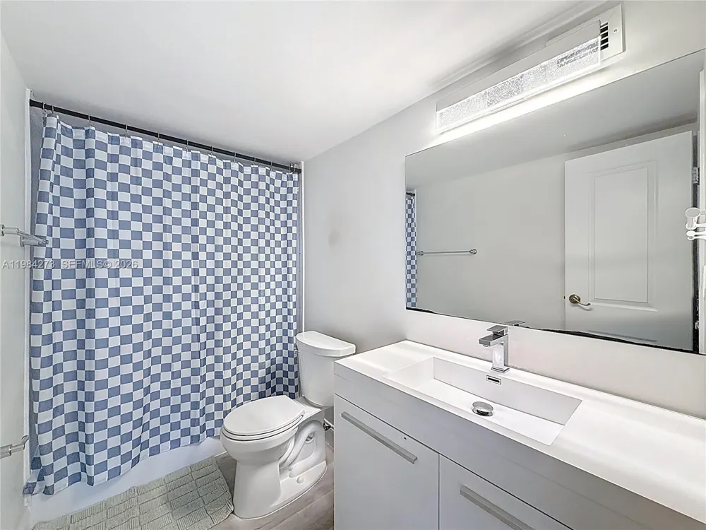 1000 Parkview Dr #121 Hallandale Beach, FL 33009