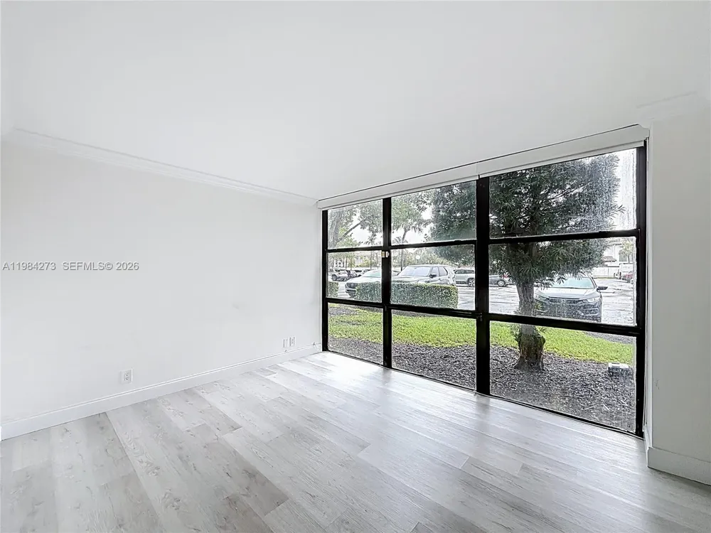1000 Parkview Dr #121 Hallandale Beach, FL 33009