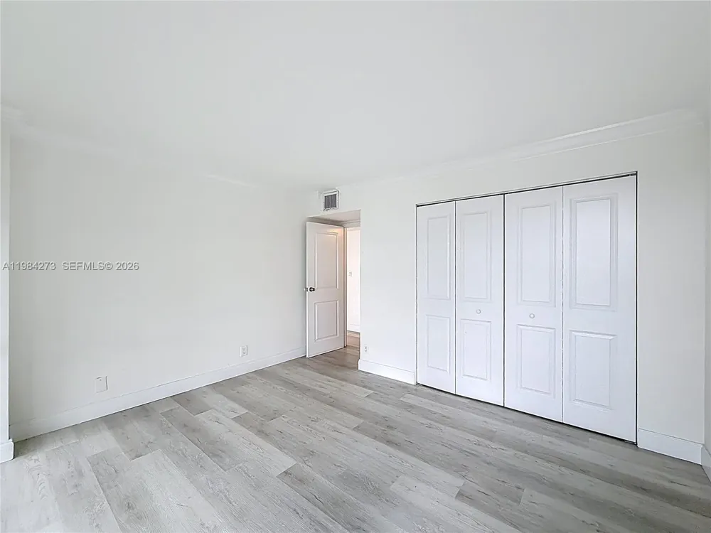 1000 Parkview Dr #121 Hallandale Beach, FL 33009