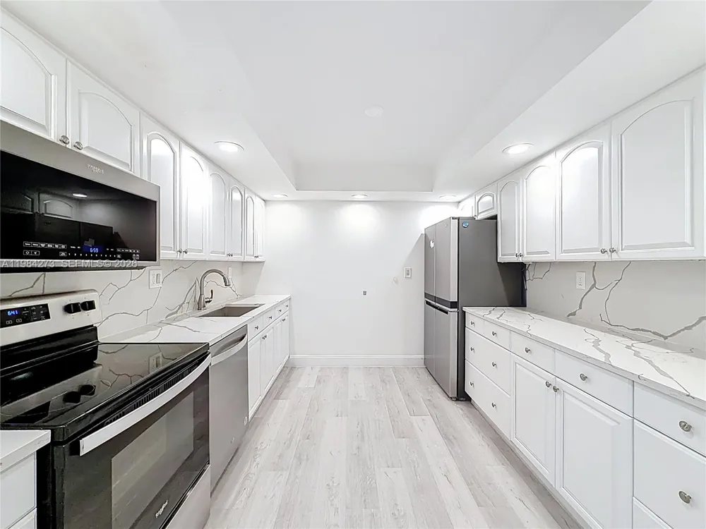 1000 Parkview Dr #121 Hallandale Beach, FL 33009