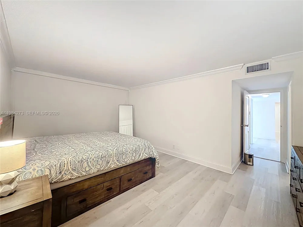 1000 Parkview Dr #121 Hallandale Beach, FL 33009
