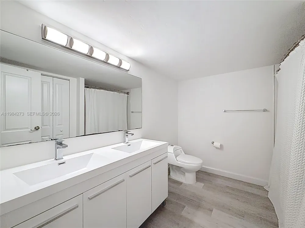 1000 Parkview Dr #121 Hallandale Beach, FL 33009