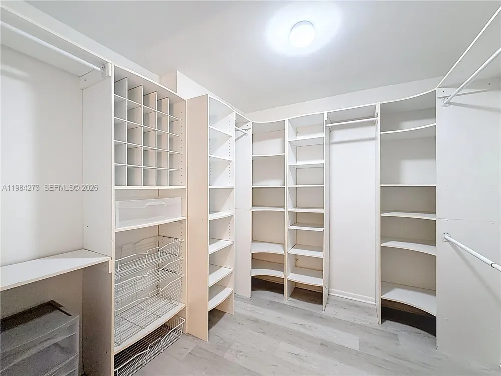 1000 Parkview Dr #121 Hallandale Beach, FL 33009