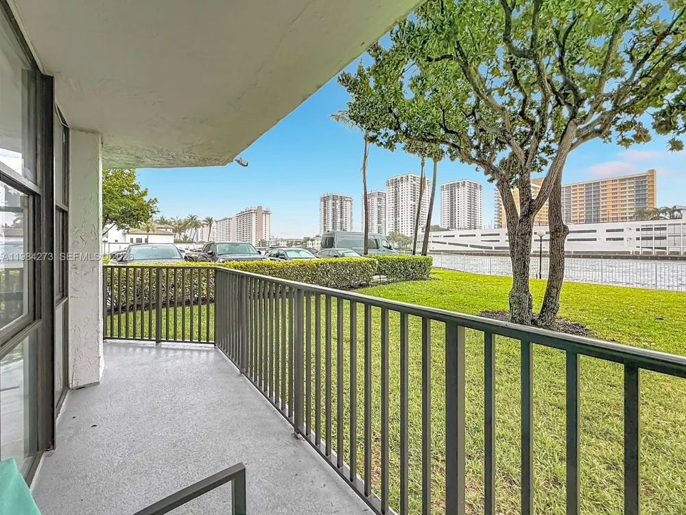 1000 Parkview Dr #121 Hallandale Beach, FL 33009